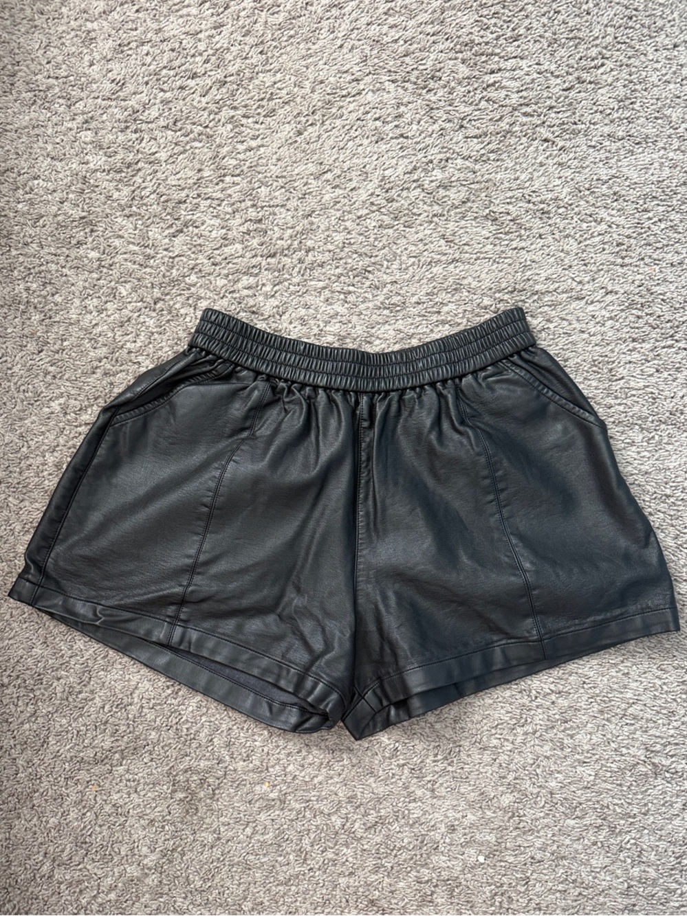 Everbellus Black Faux Leather Women’s Shorts XL